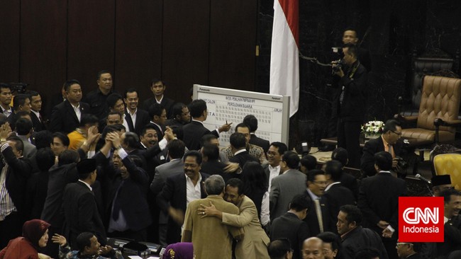 Partai pimpinan Megawati Soekarnoputri itu mengancam tak akan menghadiri rapat apapun di DPR, mulai tingkat komisi sampai paripurna.