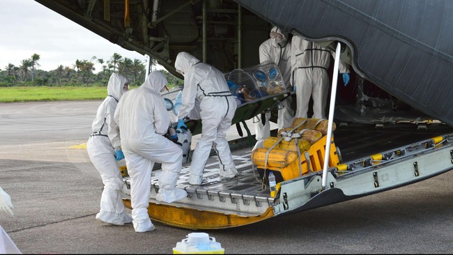 Seorang warga Liberia meninggal di AS setelah terlambat diketahui mengidap Ebola. Berbagai upaya menghentikan laju virus ini terus dilakukan pemerintah AS.