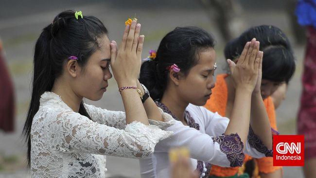 Pesona keindahan Bali tak lagi bisa ditampik. Karena keindahannya, pulau ini dinobatkan menjadi pulau terindah ke-17 yang ada di seluruh dunia.