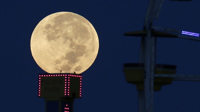 Tahun ini hari Natal 25 Desember bakal terjadi sesuatu langka di langit. Munculnya bulan purnama sempurna pada malam itu.