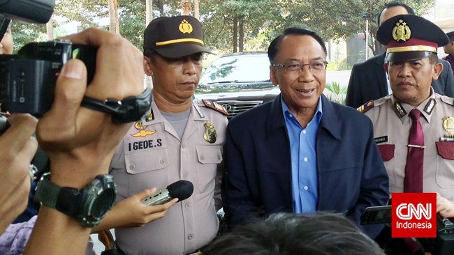 Jero Wacik dijadwalkan diperiksa penyidik KPK sebagai saksi untuk mantan Sekretaris Jenderal Kementerian ESDM Waryono Karno.