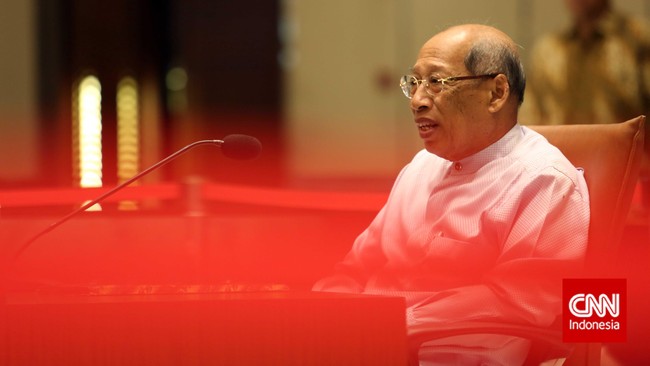 Calon pimpinan Komisi Pemberantasan Korupsi (KPK)  I Wayan Sudirta mengikuti seleksi wawancara terbuka, di Kementerian Hukum dan HAM, Jakarta, Kamis 09 Oktober 2014. Seleksi tersebut untuk memilih dua orang calon yang untuk kemudian diajukan ke DPR untuk mengikuti uji kelayakan dan kepatutan. CNN Indonesia/Adhi Wicaksono