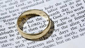 Cincin Berusia Enam Abad Milik Joan of Arc Dilelang