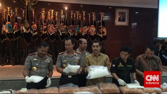 Kepolisian menangkap sindikat sabu internasional jaringan Tiongkok-Hong Kong ke Indonesia. Sindikat tersebut menyelundupkan sabu seberat 71,5 kilogram.