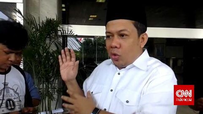 Sikap Jokowi atas dominasi Koalisi Merah Putih di parlemen memantik pernyataan keras DPR. Jokowi diminta tidak ikut mengurusi kinerja anggota dewan.