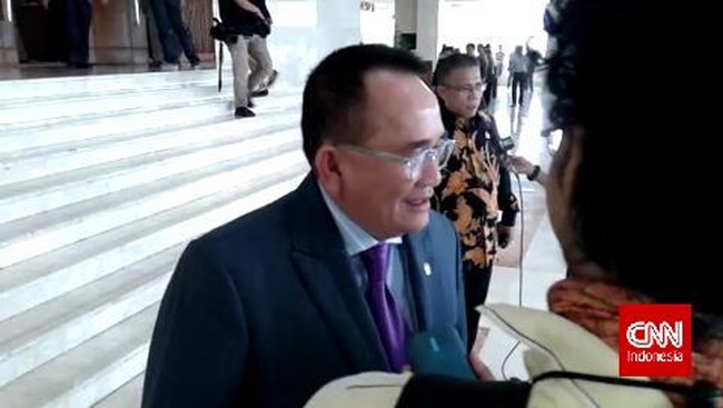 Dengan bus operasional 26 anggota DPR RI menyambangi KPK. Mereka mengaku melakukan sidak gedung baru KPK, sekaligus silaturahmi tanpa membahas revisi UU KPK.