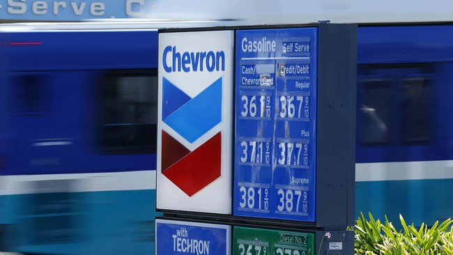 Kelompok militan 'The Avengers' meledakkan dua sumur minyak Chevron di Niger Delta, wilayah miskin yang menjadi salah satu penghasil minyak terbesar Nigeria.
