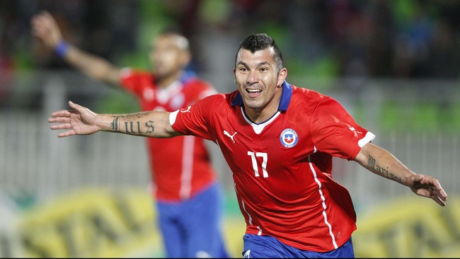 Bek tuan rumah berharap Timnas Chile bisa memetik kemenangan kedua atas Argentina sekaligus merebut trofi Copa America di negara sendiri akhir pekan ini.