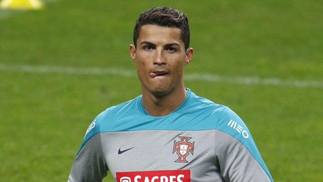 Sundulan bintang Real Madrid, Cristiano Ronaldo, di menit akhir beri kemenangan tipis 1-0 bagi Portugal di kandang Denmark, Rabu (15/10) dini hari WIB.