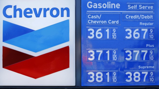 Pelemahan harga minyak dinilai akan berlanjut seiring masih melimpahnya pasokan. OPEC&nbsp;pun tak berani pasang target harga untuk&nbsp;tahun depan.
