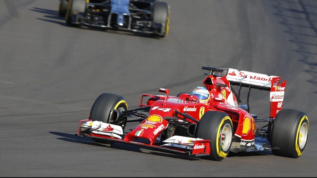 Jika dulu Sebastian Vettel hanya bisa mengintip Michael Schumacher dari balik lintasan, akhir pekan lalu ia berhasil mewujudkan impiannya mengendarai Ferrari.
