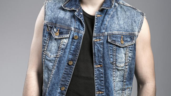 Pada tahun 1960-an dan 1970-an, jaket denim jadi semacam lambang pemberontakan. Tapi ada kalanya jadi pakaian wajib di film-film koboi saat ini.