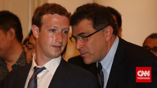 CEO dan pendiri Facebook Mark Zuckerberg secara tegas menolak permintaan teman lamanya Chris Hughes untuk memecah WhatsApp dan Instagram dari platform-nya.