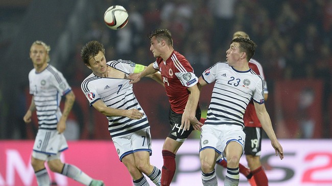 Pendukung Albania mendapat ancaman dari Asosiasi Sepak Bola Denmark (DBU) sebelum menyaksikan laga tandang tim negara mereka di kota Kopenhagen, Denmark.