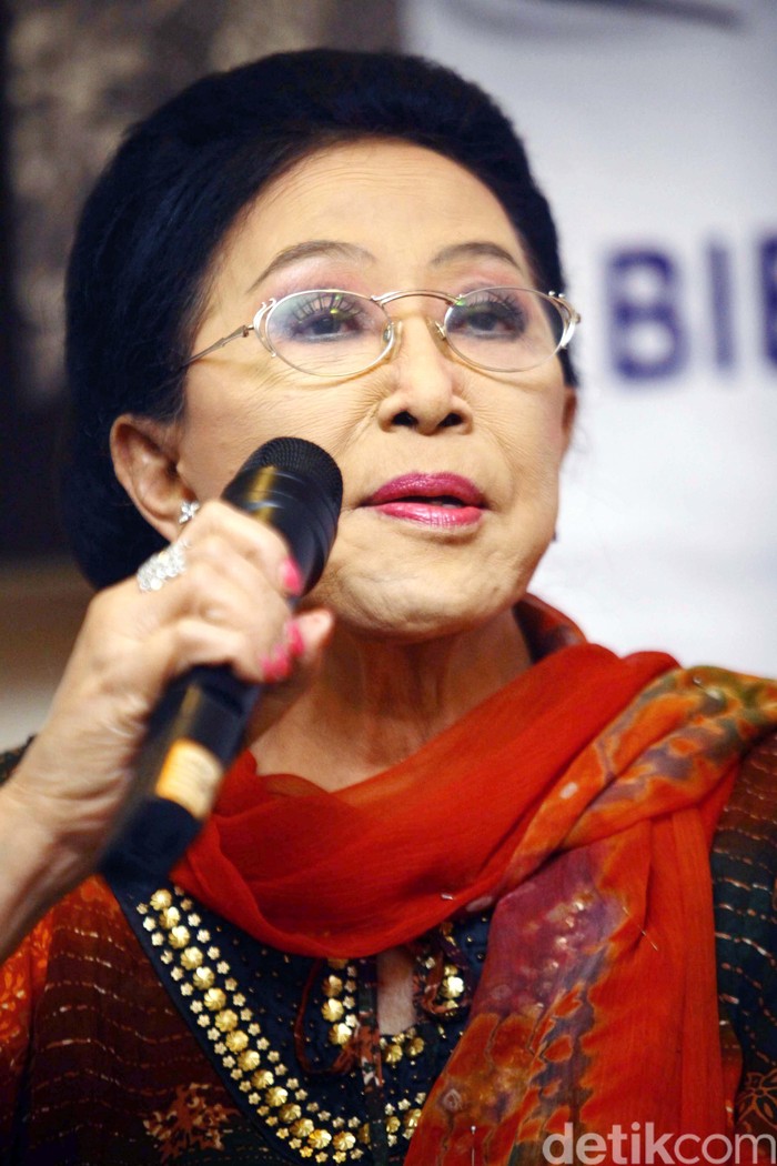 Mooryati Soedibyo adalah mantan Wakil Ketua II Majelis Permusyawaratan Rakyat, Presiden Direktur Mustika Ratu menjadi pembicara dalam diskusi di Restoran Bumbu Desa, Cikini, Jakarta, Minggu (12/10/2014). Diskusi ini mengangkat tema 