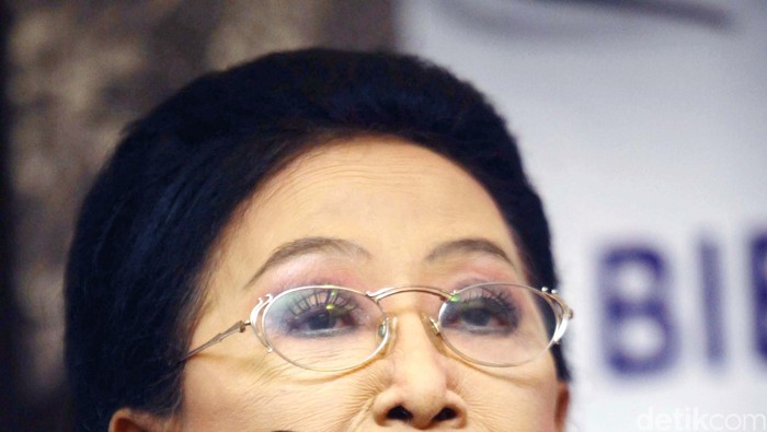 Mooryati Soedibyo adalah mantan Wakil Ketua II Majelis Permusyawaratan Rakyat, Presiden Direktur Mustika Ratu menjadi pembicara dalam diskusi di Restoran Bumbu Desa, Cikini, Jakarta, Minggu (12/10/2014). Diskusi ini mengangkat tema 