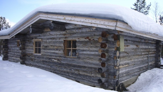 Suhu di tempat orang Eskimo tinggal pastinya begitu rendah, bahkan hingga puluhan di bawah 0 derajat Celcius. Perlukah mereka memiliki lemari es?