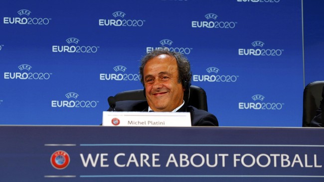 Kekisruhan dalam tubuh organisasi FIFA akibat isu korupsi&nbsp;menjadi perbincangan pertemuan Komite Eksekutif Otoritas Sepak Bola Eropa (UEFA).