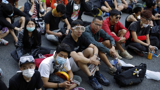 Demonstran muda Hong Kong, Scholarism, meluncurkan aksi mogok makan, karena mengaku putus asa dengan sikap keras hati pemerintah Hong Kong.&nbsp;