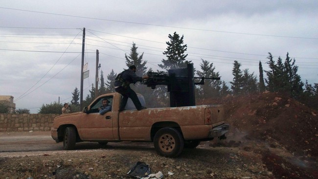 Ditengah peningkatan serangan militer kepada ISIS di Kobani, pemerintah Turki menyerang kelompok pemberontak Kurdi, PKK, setelah dua tahun berdamai.