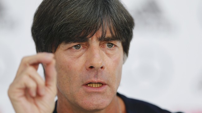 Baik Joachim Loew maupun Mats Hummels merasa bahwa penambahan jumlah peserta di putaran final Piala Eropa merusak turnamen itu.