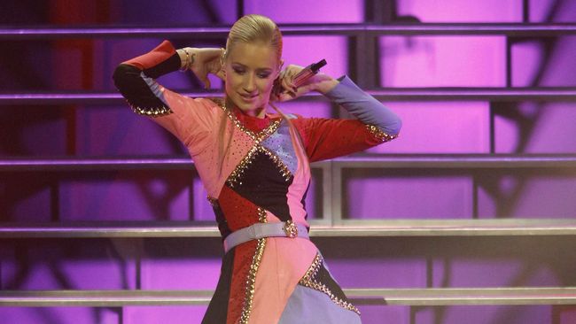 Setelah sempat berseteru, Iggy Azalea dan Eykah Badu akhirnya berbaikan melalui akun media sosial masing-masing.