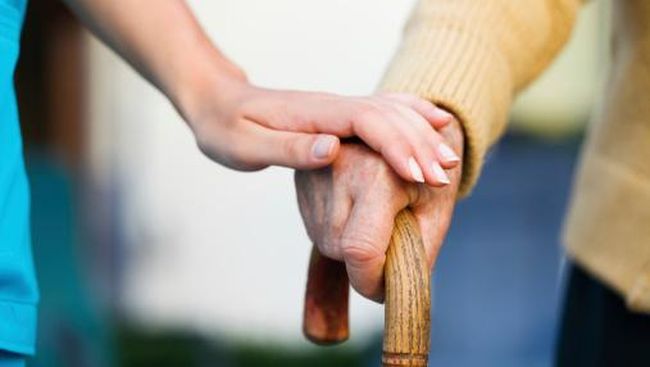 Menurut laporan CDC, angka harapan hidup warga Amerika Serikat masih meraih posisi tertinggi. Perempuan kelahiran 2012 diperkirakan dapat hidup 81 tahun lebih.