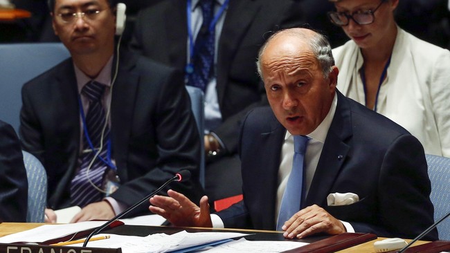 Menteri Luar Negeri Perancis Laurent Fabius mengatakan akan mengakui Palestina jika hal itu bisa mempercepat perdamaian antara Palestina dengan Israel.
