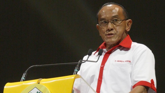 Kubu Aburizal Bakrie menepis melontarkan ancaman kepada kader Golkar demi terpilih kembali sebagai ketua umum.