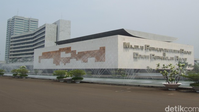 Fraksi-fraksi di DPR RI tengah menggodog nama-nama kadernya untuk disimpan dilevel pimpinan komisi dengan harapan musyawarah dan mufakat bisa terjadi.