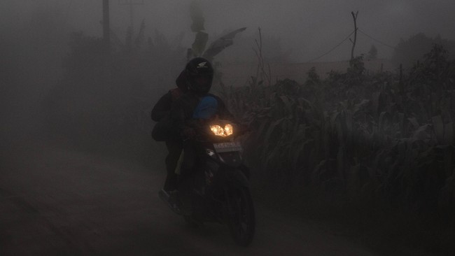 Menteri Lingkungan Hidup dan Kehutanan Siti Nurbaya meminta pemerintah daerah Kabupaten Karo untuk menindaklanjuti izin pembebasan lahan relokasi pengungsi.