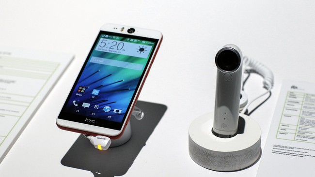 HTC mempertahankan desain dan material bodi One M8s seperti One M8, namun mengganti sejumlah komponen pada One M8s, termasuk prosesor dan kamera.