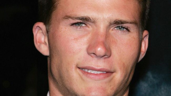 Scott Eastwood, ‘kekasih’ Taylor Swift di video musik Wildest Dreams, kini menjadi brand ambassador Davidoff Cool Water.
