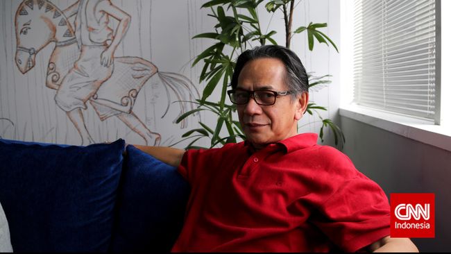 Anak dari aktor Ray Sahetapy mengungkapkan kondisi terkini ayahnya yang disebut sudah mulai bisa menggerakkan tangan dan berbicara.