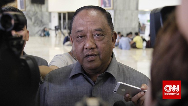 Banyaknya tantangan baru di dunia militer, tak membuat sosok Kepala BIN harus tokoh militer. Rekam jejak yang bersih dari kasus HAM&nbsp;jadi standar utama.