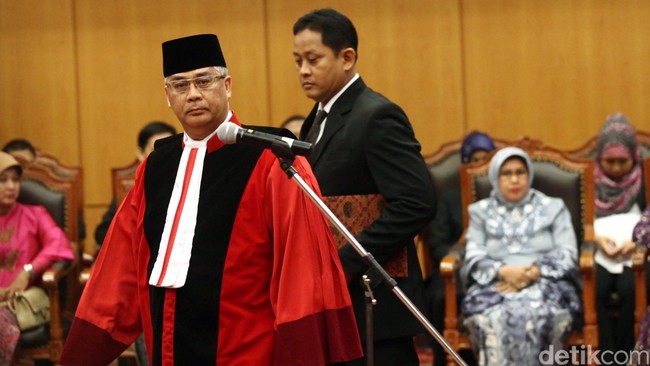 Penyidik saat ini sedang dalam perjalanan menjemput Akil untuk menjadi saksi dalam penyidikan perkara Wakil Ketua KPK Bambang Widjojanto.