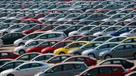 Penjualan Mobil Astra Anjlok, Pasar Otomotif Nasional Jeblok