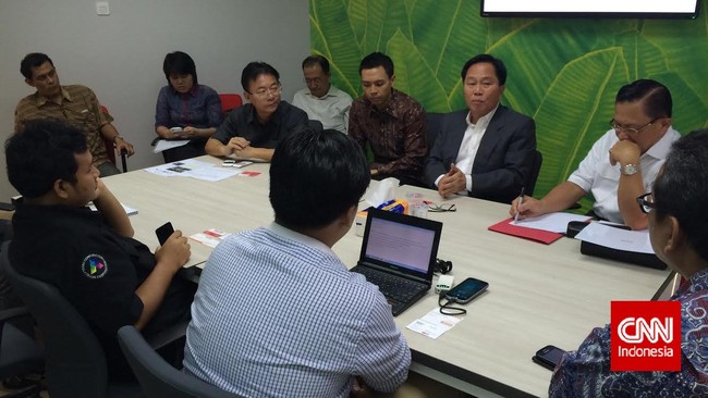 Sebanyak 300 ribu ton timah dijual keluar negeri secara ilegal dalam 10 tahun terakhir. Menyebabkan negara kehilangan devisa hasil ekspor hingga Rp 50 triliun.
