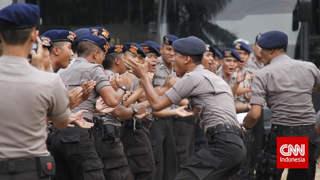 Sebanyak 94.000 personel polisi ditugaskan mengamankan 1.904 titik tempat pada malam pergantian tahun di seluruh wilayah Indonesia.