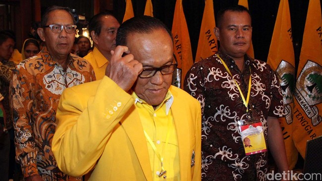 Wakil Ketua Umum Partai Golkar Theo L Sambuaga tidak menutup matanya akan sejarah dan fakta soal selalu ada partai baru yang berpisah dari Golkar usai munas.
