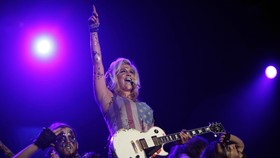 Kesha Jadi Tampil di Acara Billboard, Ibunda Urung Boikot
