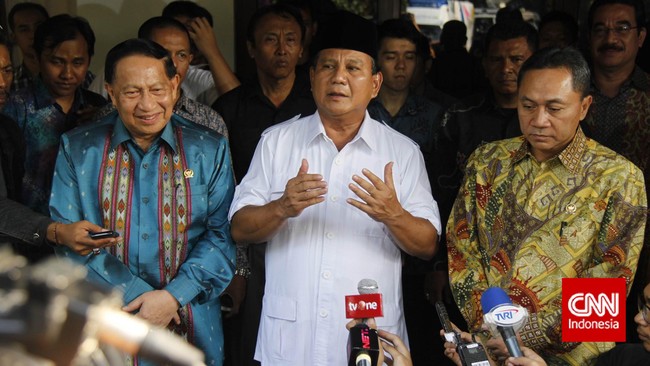 MPR ingin Prabowo hadir di pelantikan Jokowi untuk menghangatkan suasana. Undangan pelantikan itu diserahkan beberapa jam setelah Prabowo bertemu Jokowi.