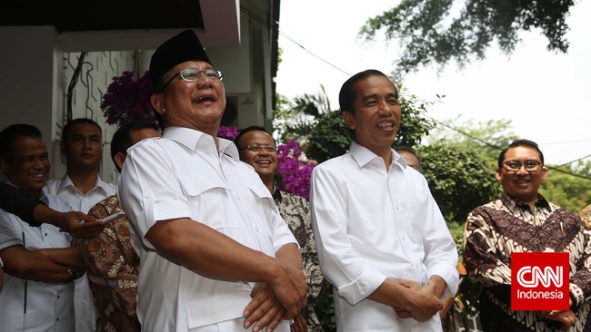 Pertemuan dua mantan rival politik itu digelar pukul 17.00 WIB di Istana Merdeka. Elite Gerindra masih tutup mulut soal materi bahasan di pertemuan itu.