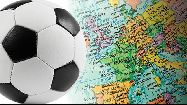 Proses naturalisasi Ezra Walian masih berjalan dan belum bisa dipastikan kapan jebolan akademi sepak bola Ajax Amsterdam bisa berkostum Timnas Indonesia.