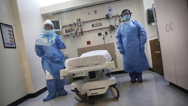 Pemerintahan Obama sedang menghadapi kritik tajam dari anggota parlemen atas upaya mencegah Ebola, namun Obama menentang pelarangan terbang.