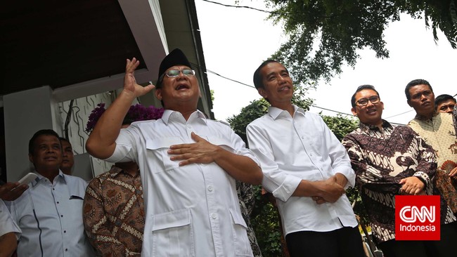 Partai Golkar memerintahkan seluruh anggota fraksinya di DPR menghadiri pelantikan Joko Widodo sebagai presiden. Mereka yang tak hadir terancam kena sanksi.