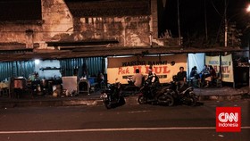 Ahok Persilakan PKL Buka Lapak di Halaman Balai Kota Jakarta
