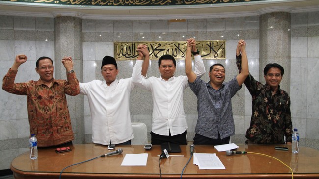 Kelompok masyarakat sipil pegiat pluralisme dan kebebasan beragama mendesak pemerintah mengakui agama minoritas dalam administrasi kependudukan.