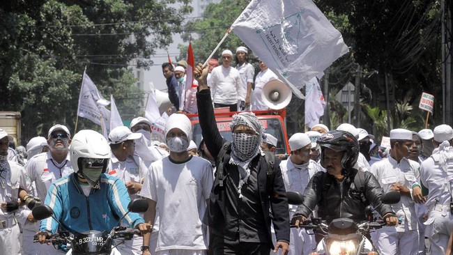 Jokowi dan FPI sekarang berada di satu barisan mendukung pasangan Ridwan Kamil (RK)-Suswono di Pilgub Jakarta 2024.