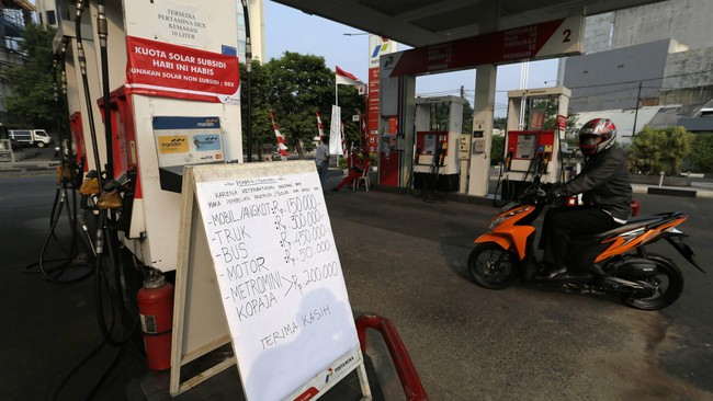 Pengumuman harga baru tersebut akan berlaku di awal bulan berikut, setelah pemerintah mengumumkannya.